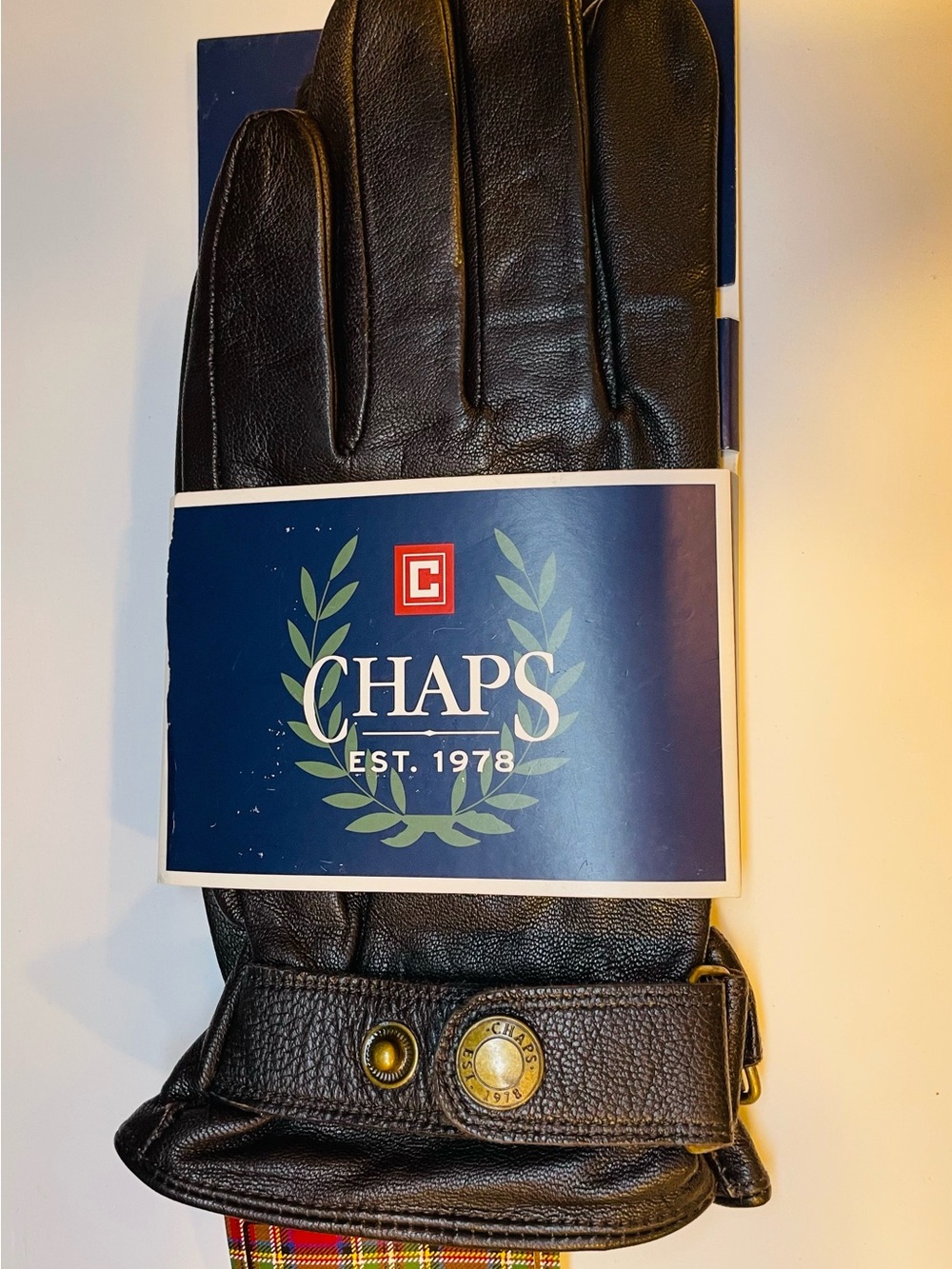 Great new men’s Chaps by Ralph Lauren dark brown leather gloves.